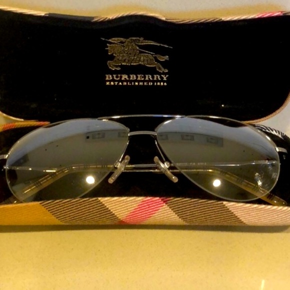 COPY - Burberry Sunglasses And Case - Picture 1 of 10